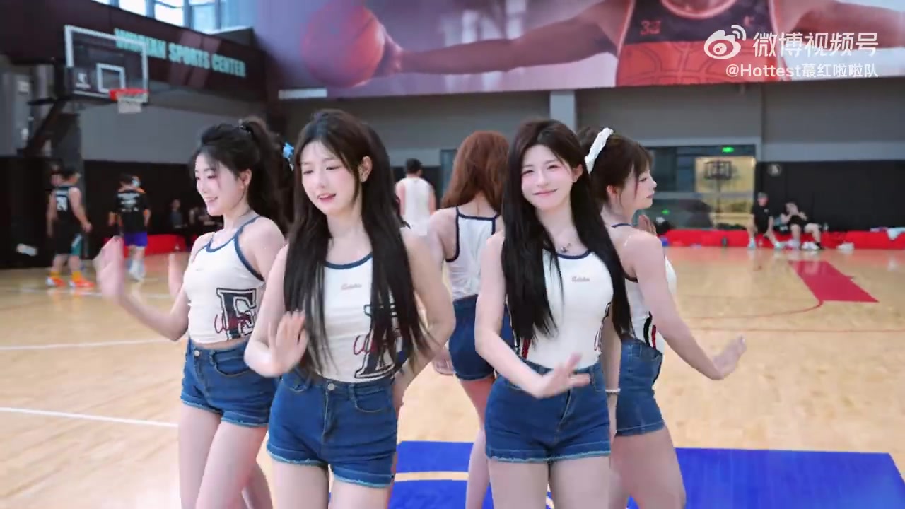 DB真人旗舰😍浙江啦啦队舞蹈视频上新：你想见的人明天都在哦